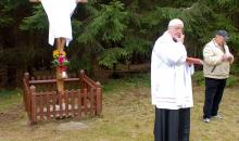 Odhalení a vysvěcení obnoveného křížku